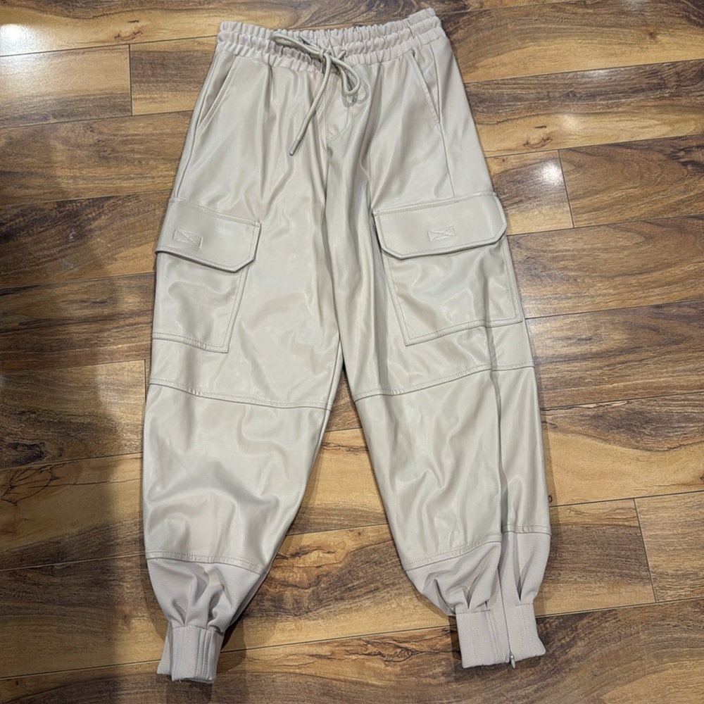 Nocturne Faux Leather Joggers Lined Cream Tan Zip Ankle Pockets NWT Size 34 XS - Picture 2 of 5